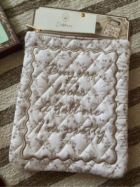 Quilted Tablet Sleeve – Cream/Tan Floral